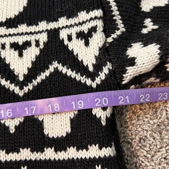 H&M x DISNEY NWT MICKEY MOUSE MOCK NECK SWEATER size S - Picture 9 of 10